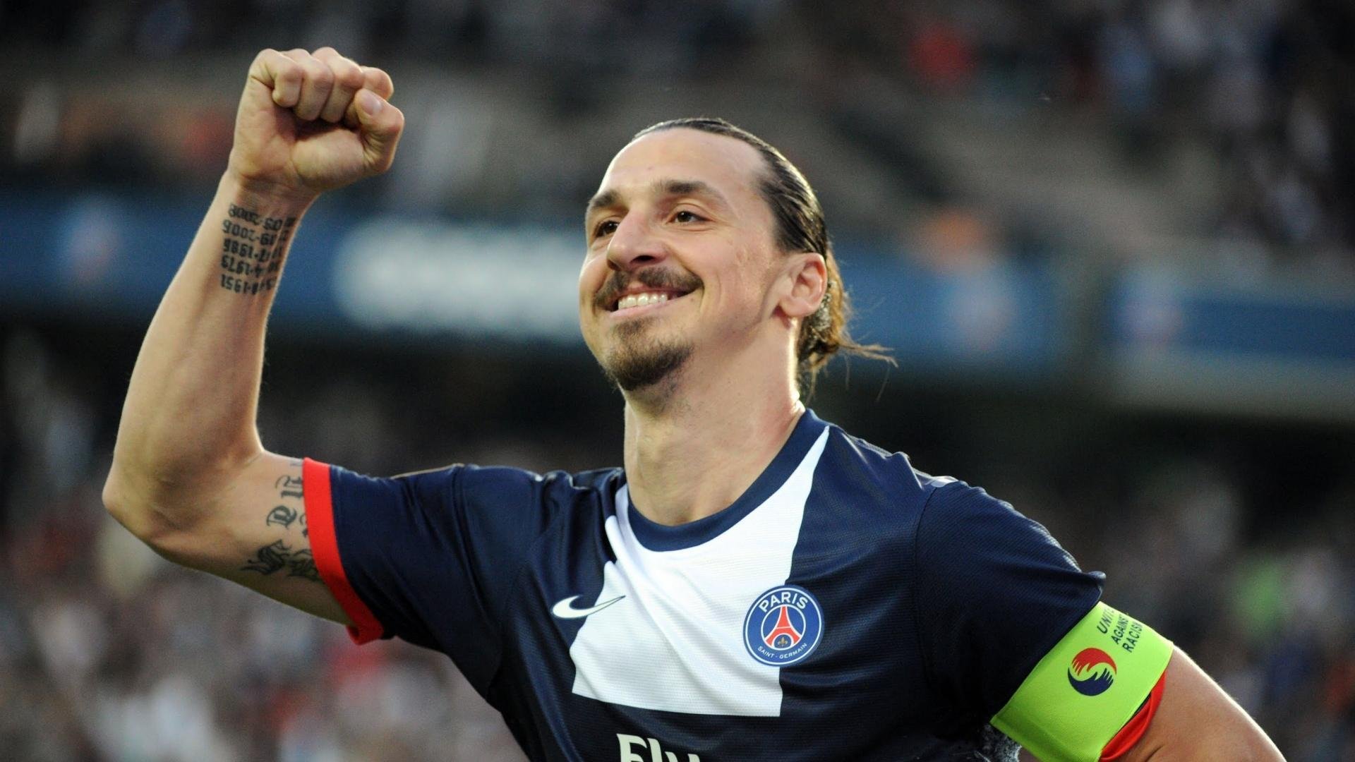 新西兰橄榄球赛事在全球范围内的转播权价值大增，新西兰橄榄球队徽