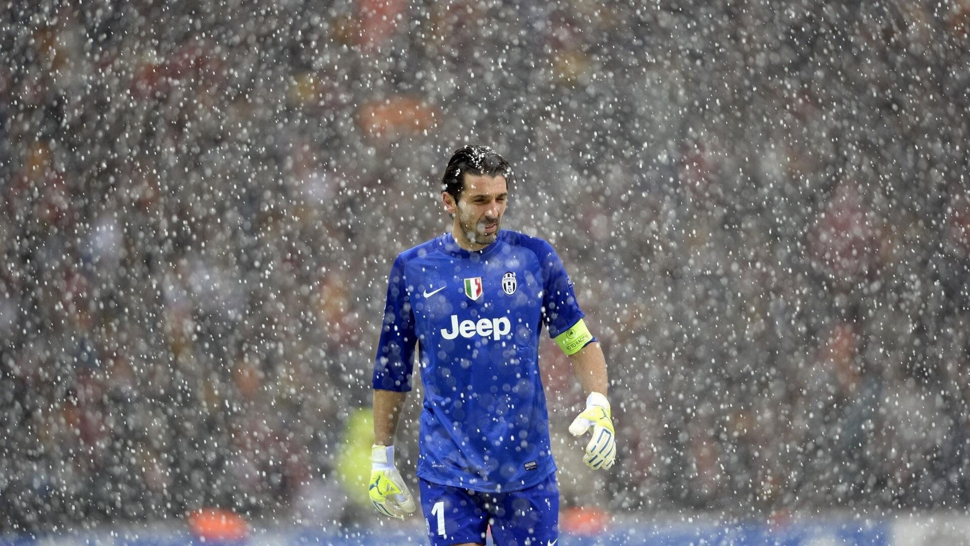 未来足球：虚拟现实与增强现实技术结合，打造沉浸式体验，未来足球发展的方向